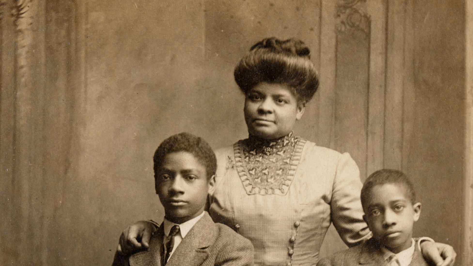 Ida B. Wells with her children. From the left: Charles; Ida, Jr.; Alfreda; and Herman. Photo Credit: University of Chicago Photographic Archive, apf1-08624, Hanna Holborn Gray Special Collections Research Center, University of Chicago Library
